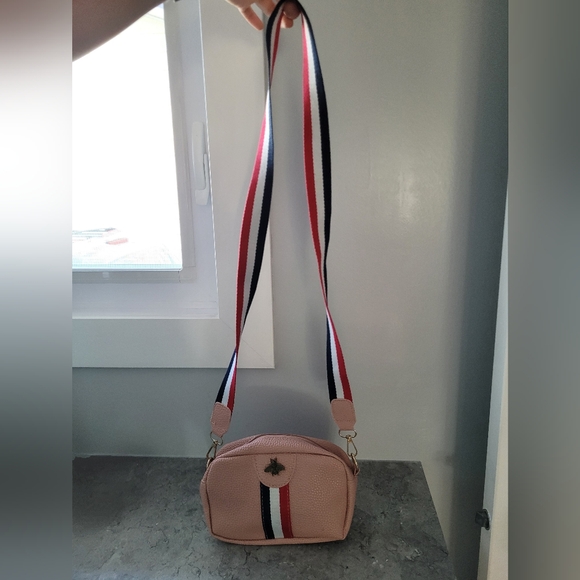 NWOT Bumble Bee Crossbody Pink Bag - Picture 8 of 8